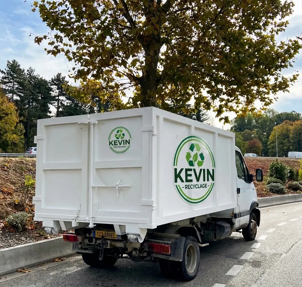 Benne de 10 m³ en cours de livraison